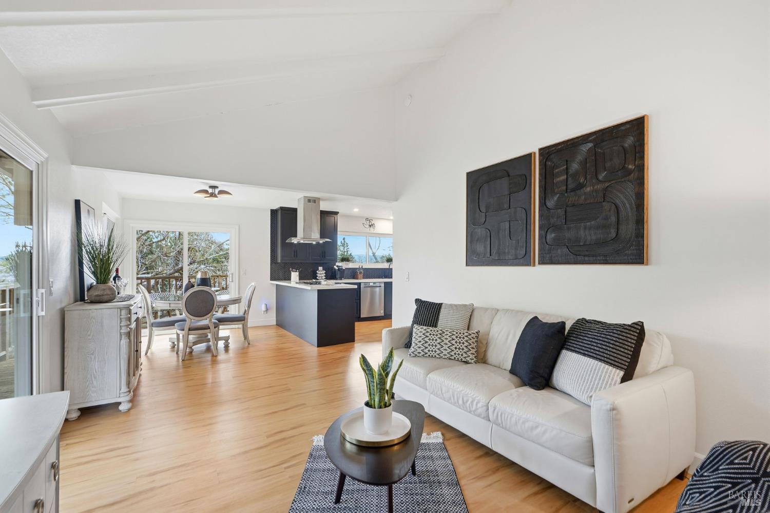 Detail Gallery Image 11 of 68 For 1814 Saint Francis Rd, Santa Rosa,  CA 95409 - 3 Beds | 2 Baths