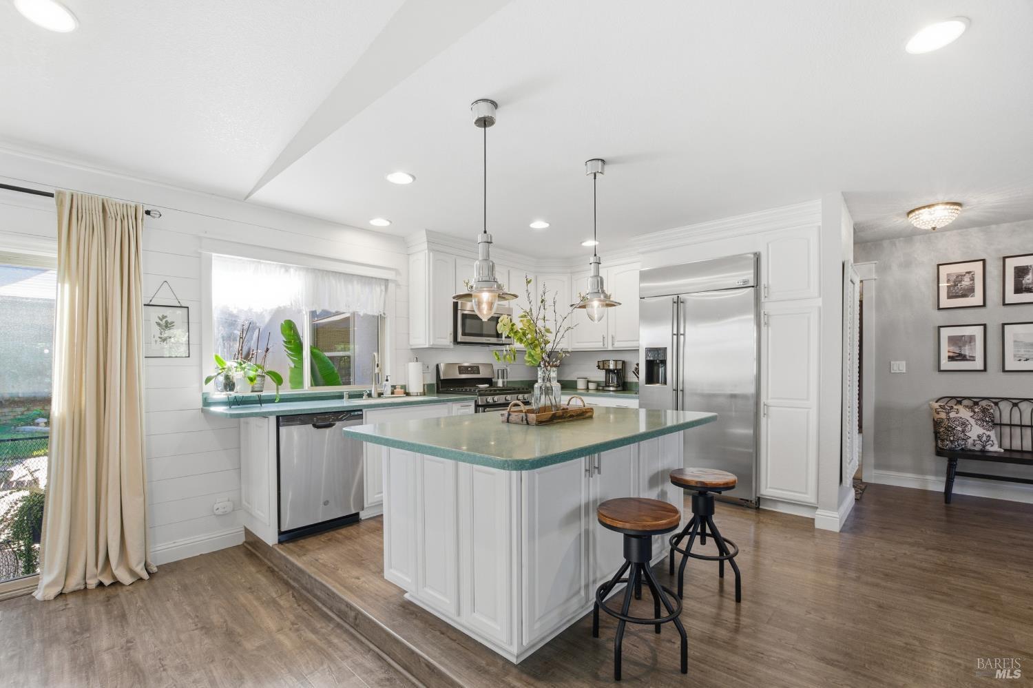 Detail Gallery Image 10 of 38 For 442 Stonewood Dr, Vacaville,  CA 95687 - 4 Beds | 2/1 Baths