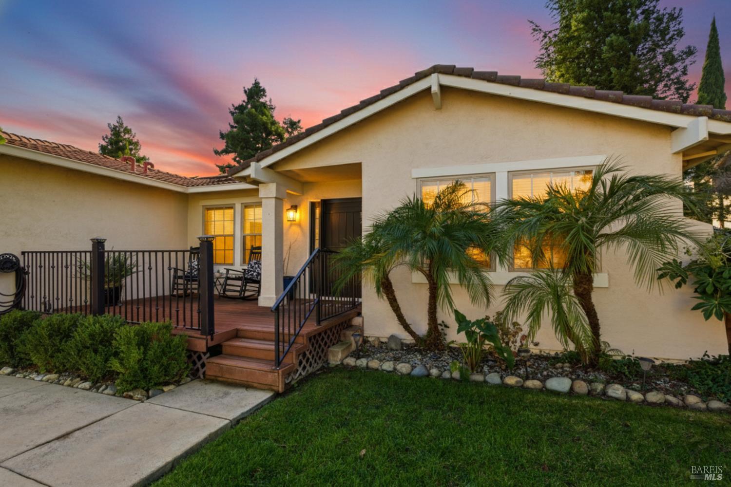 Detail Gallery Image 3 of 38 For 442 Stonewood Dr, Vacaville,  CA 95687 - 4 Beds | 2/1 Baths