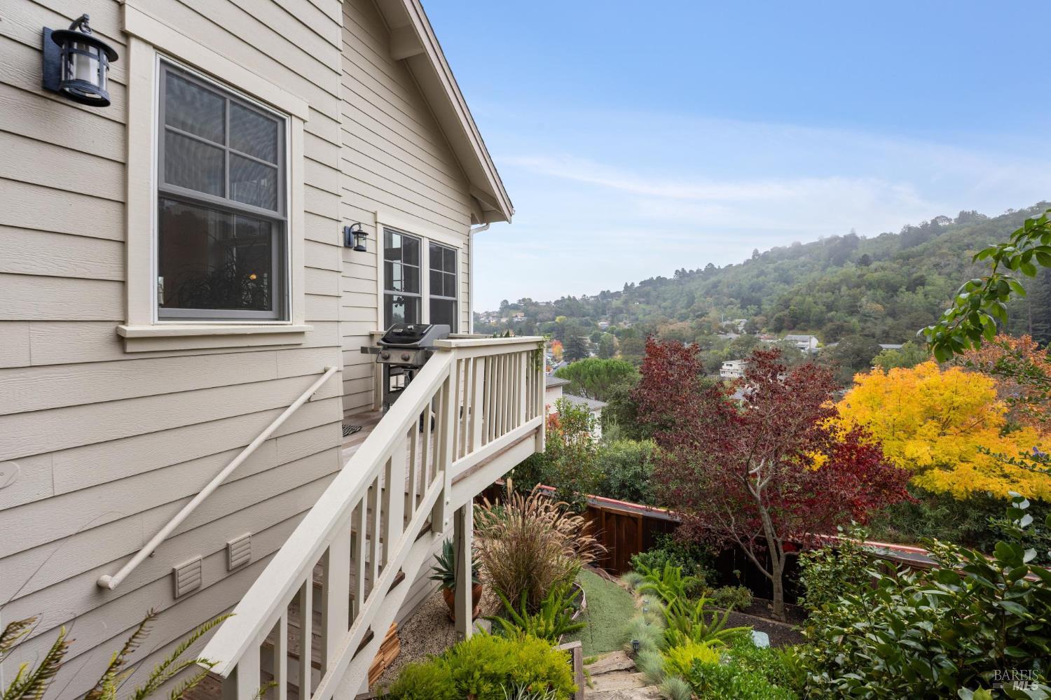 Detail Gallery Image 14 of 53 For 39 Baywood Ter, San Rafael,  CA 94901 - 4 Beds | 2/1 Baths