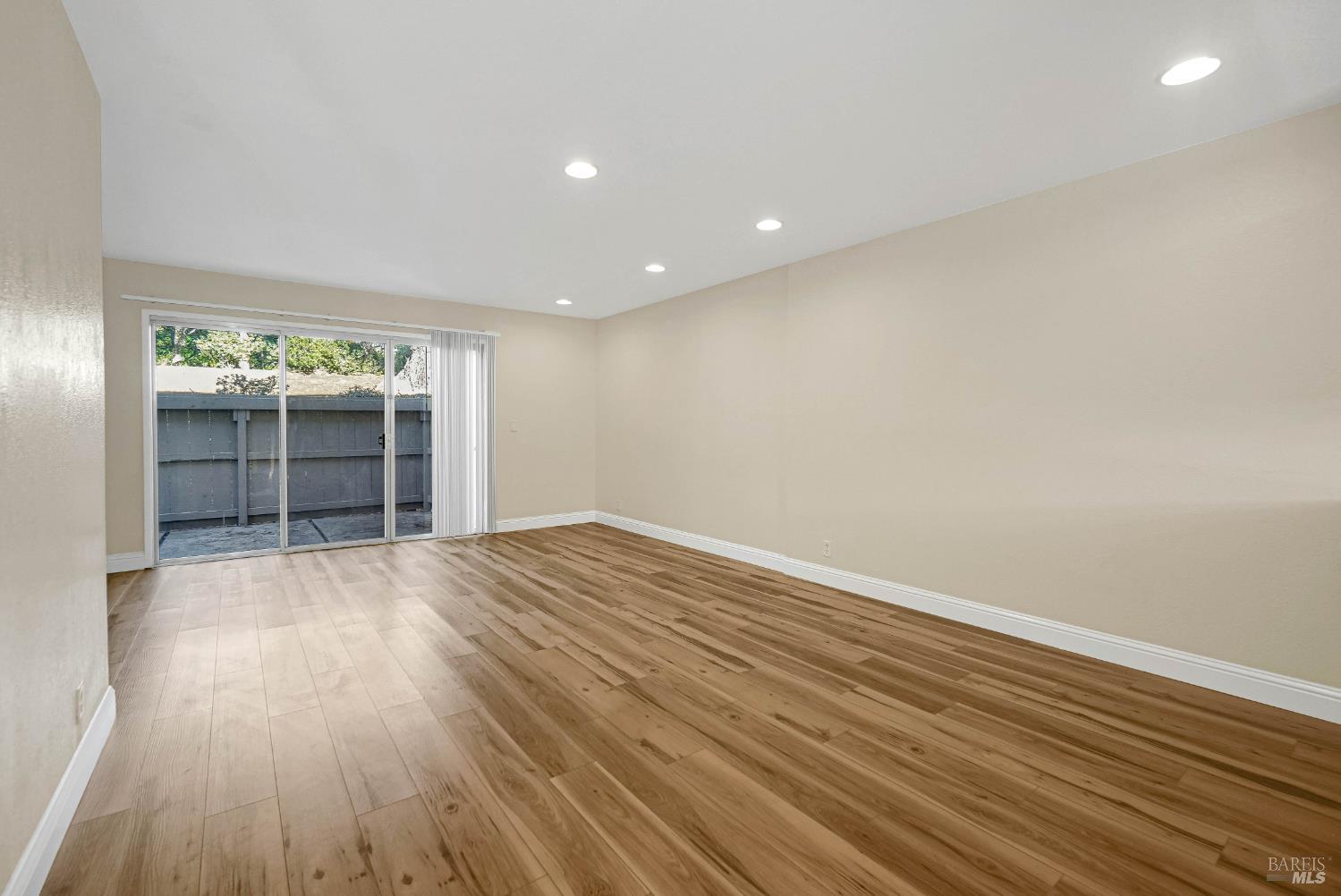 Detail Gallery Image 21 of 50 For 900 Southampton Rd #24,  Benicia,  CA 94510 - 3 Beds | 1/1 Baths