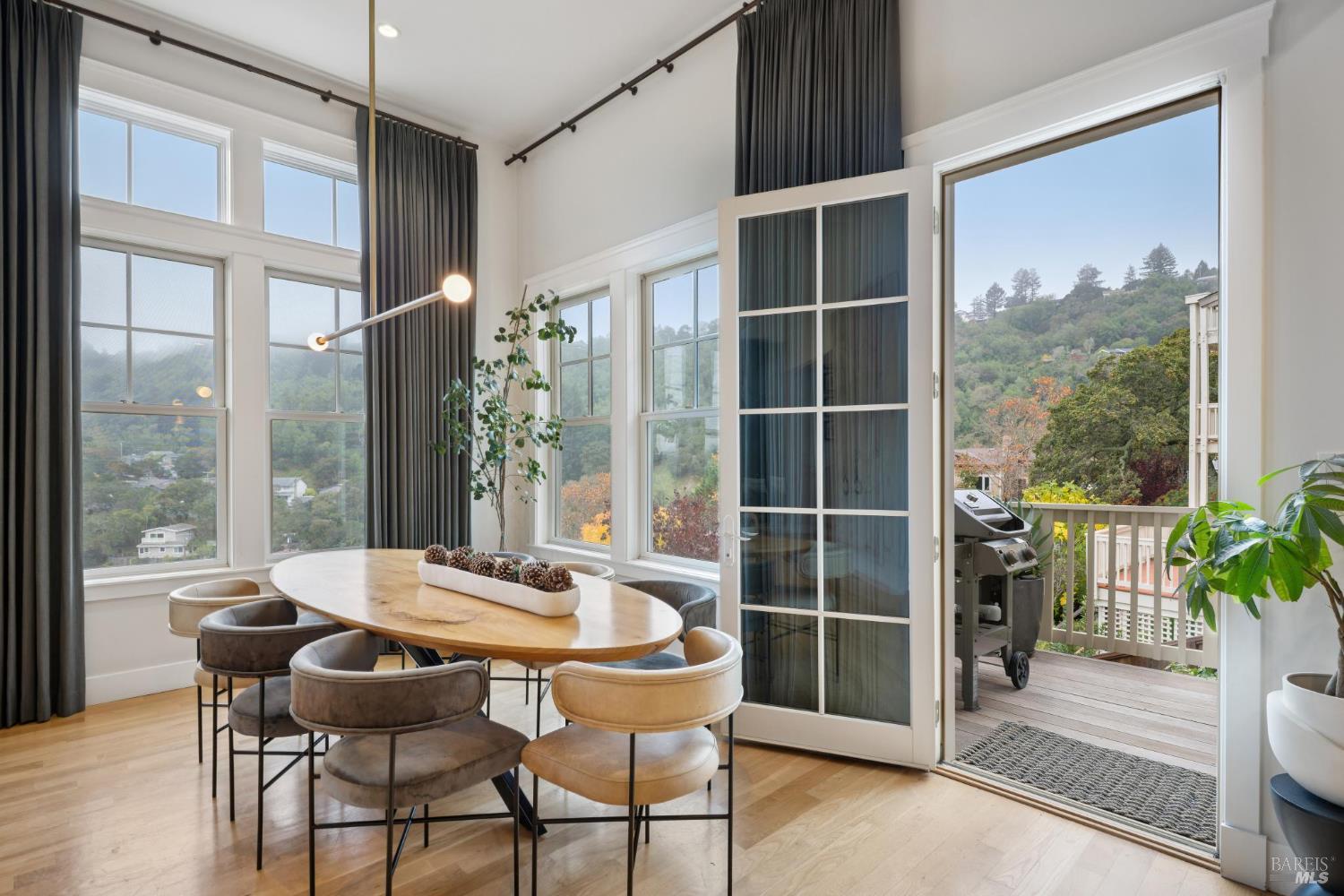 Detail Gallery Image 12 of 53 For 39 Baywood Ter, San Rafael,  CA 94901 - 4 Beds | 2/1 Baths