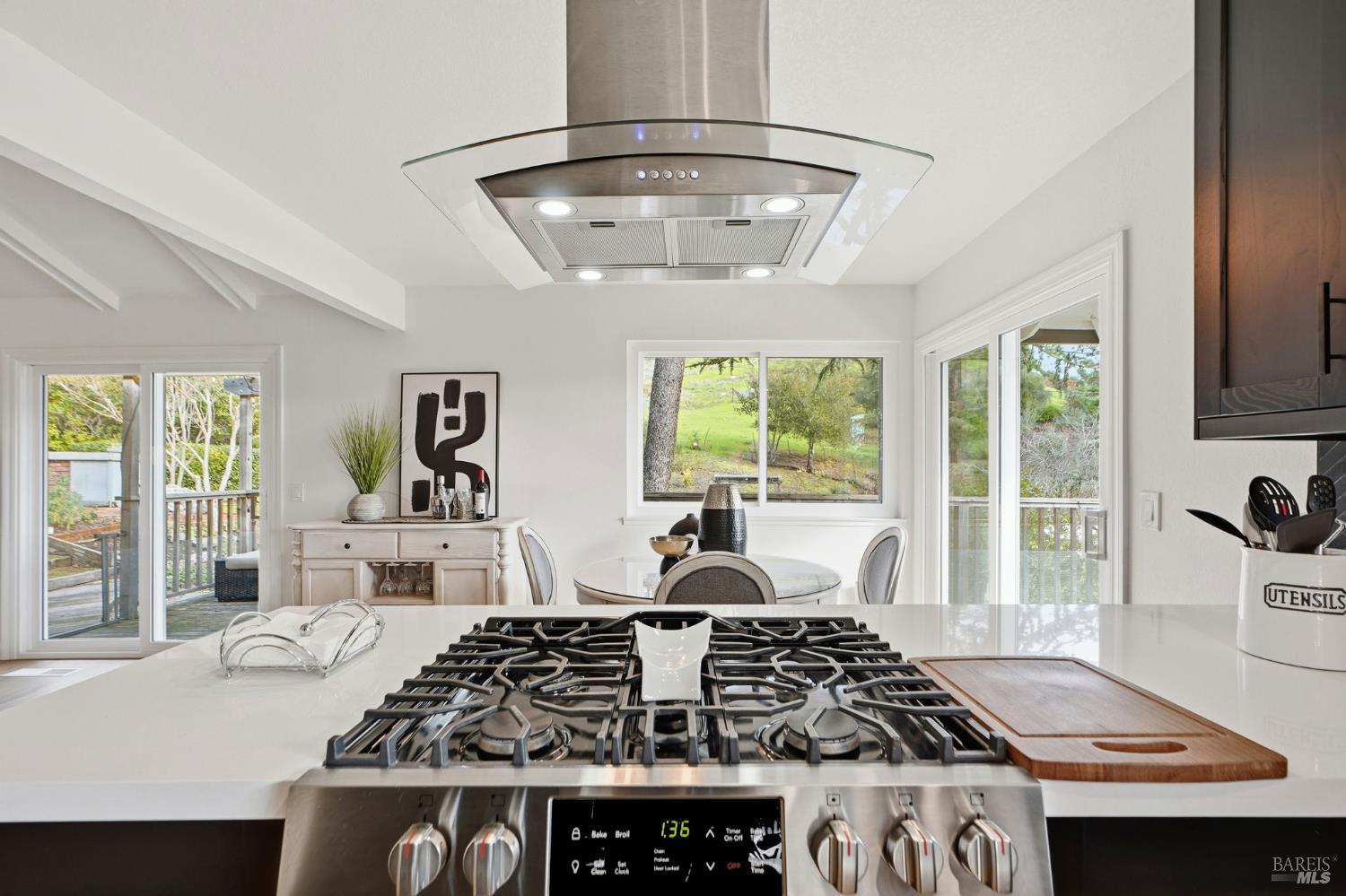 Detail Gallery Image 15 of 68 For 1814 Saint Francis Rd, Santa Rosa,  CA 95409 - 3 Beds | 2 Baths