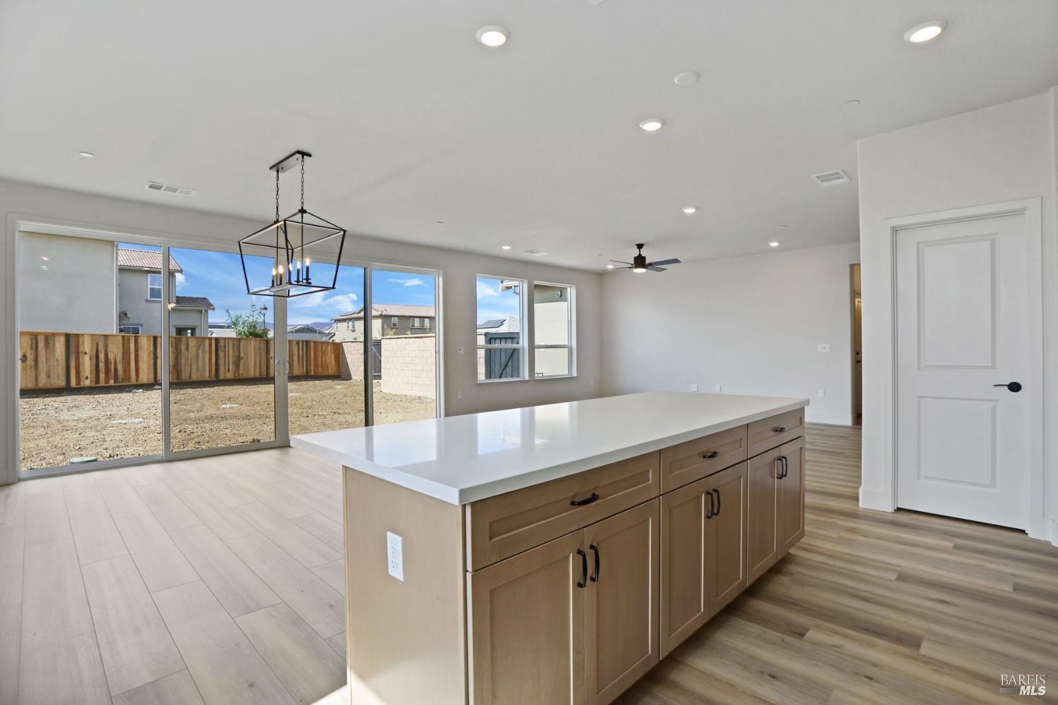 Detail Gallery Image 12 of 37 For 713 Billhook Dr, Vacaville,  CA 95687 - 4 Beds | 2/1 Baths