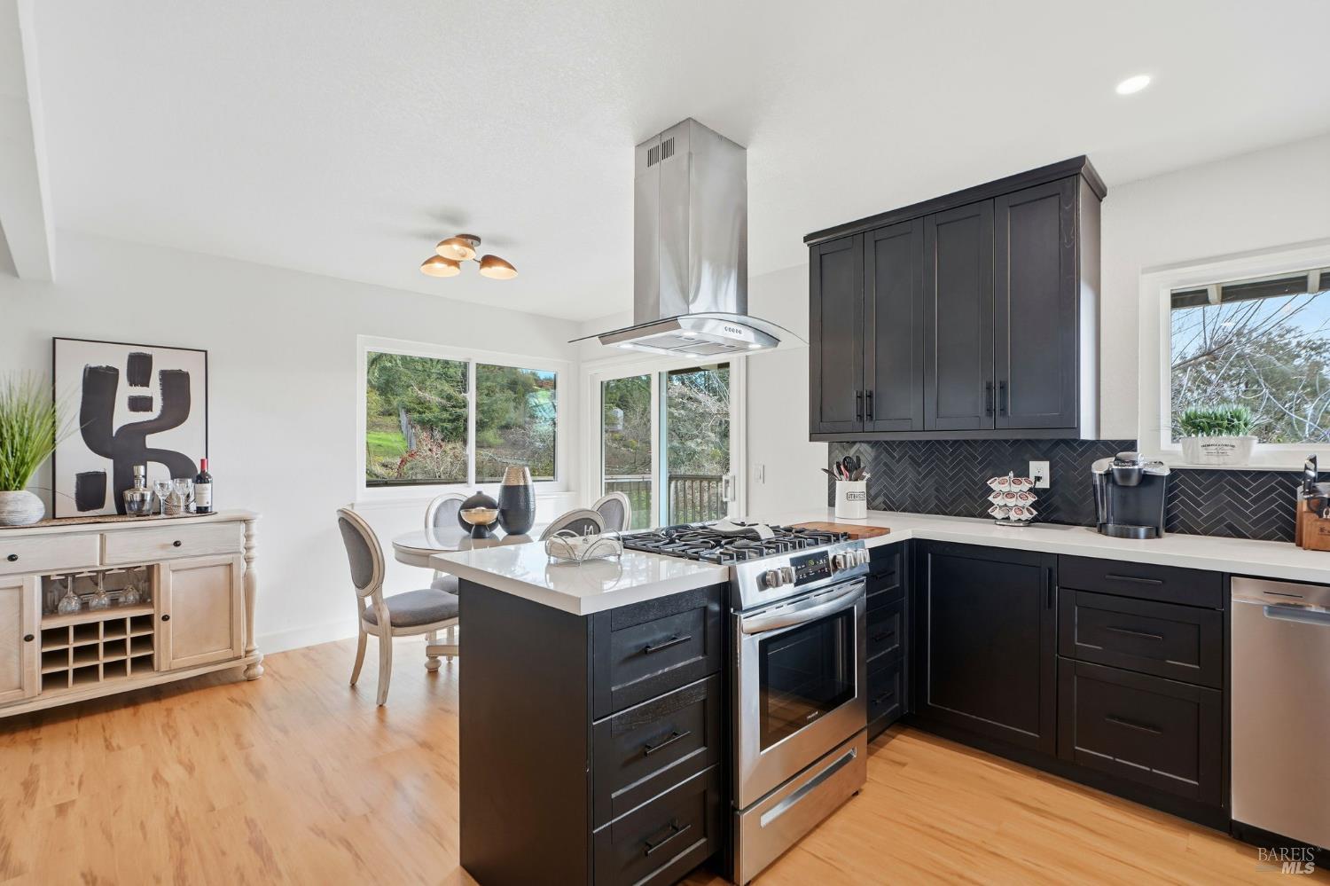 Detail Gallery Image 12 of 68 For 1814 Saint Francis Rd, Santa Rosa,  CA 95409 - 3 Beds | 2 Baths