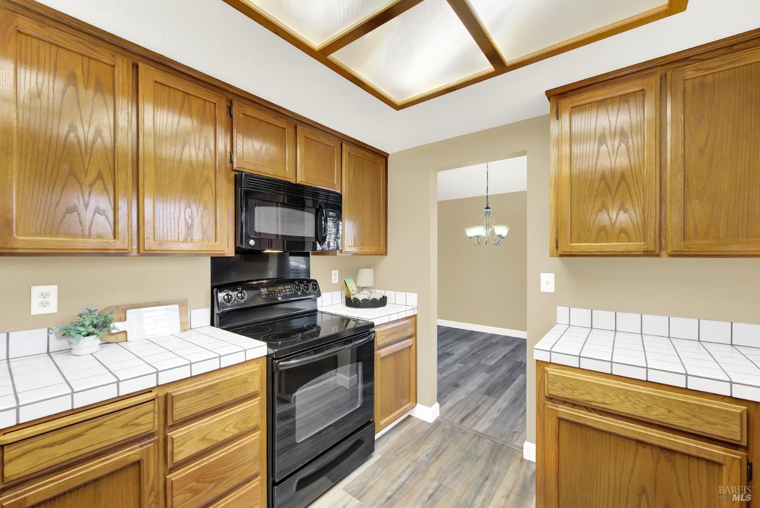 Detail Gallery Image 24 of 83 For 401 Northampton Dr, American Canyon,  CA 94503 - 4 Beds | 3 Baths