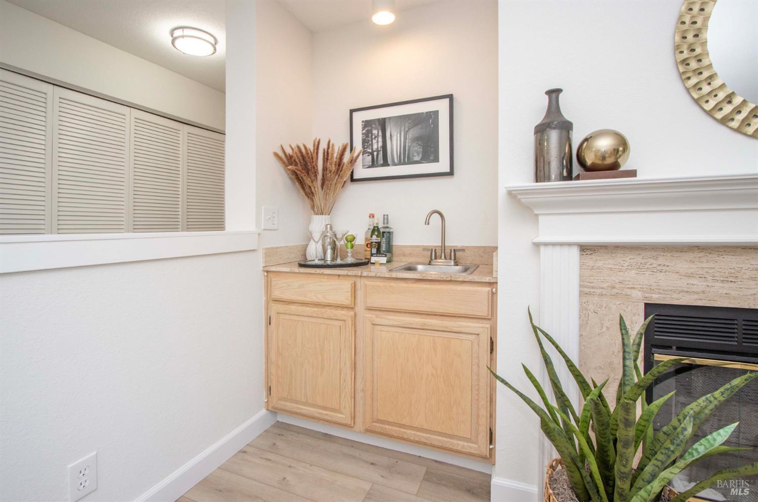 Detail Gallery Image 6 of 29 For 230 Pelican Ln, Novato,  CA 94949 - 3 Beds | 2/1 Baths