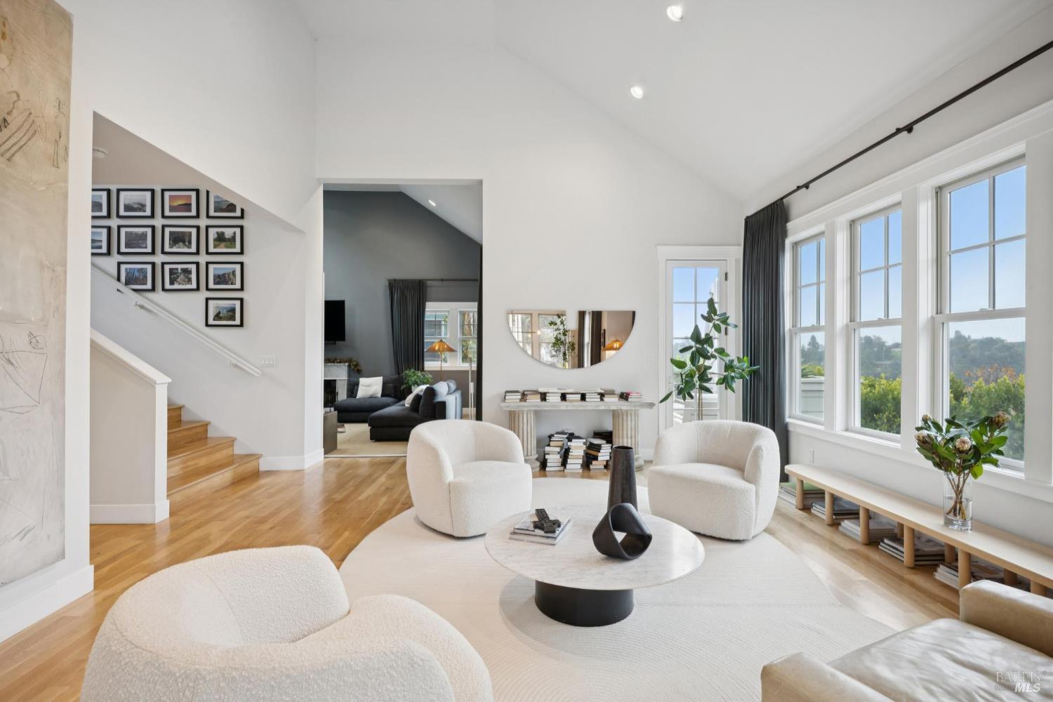 Detail Gallery Image 6 of 53 For 39 Baywood Ter, San Rafael,  CA 94901 - 4 Beds | 2/1 Baths