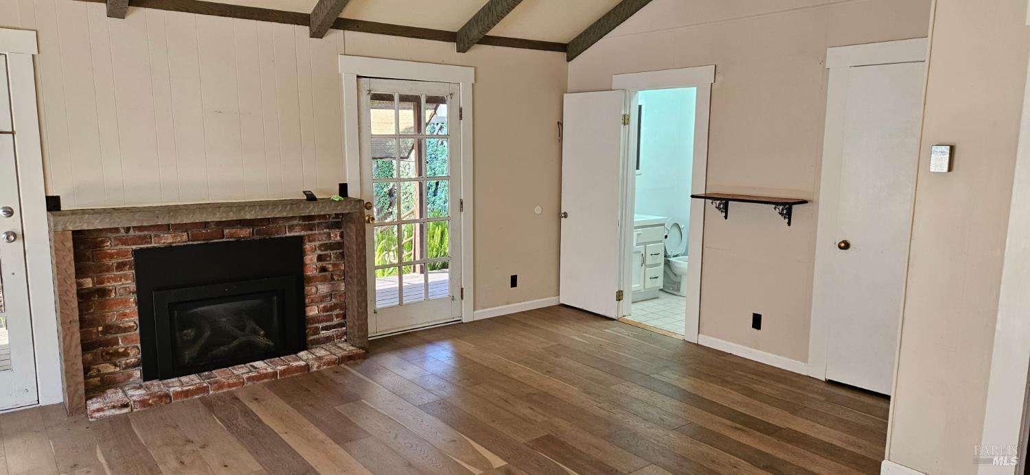 Detail Gallery Image 13 of 41 For 523 Center St, Healdsburg,  CA 95448 - 3 Beds | 2 Baths