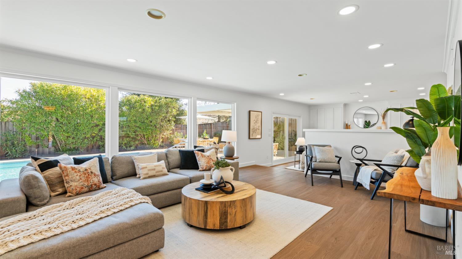 Detail Gallery Image 7 of 47 For 739 Tamarack Dr, San Rafael,  CA 94903 - 3 Beds | 2 Baths