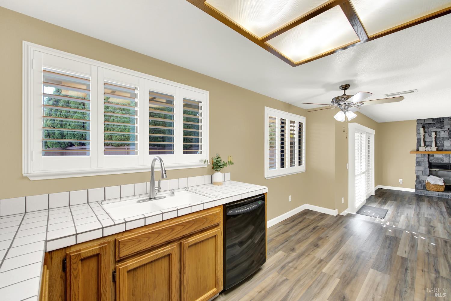 Detail Gallery Image 17 of 83 For 401 Northampton Dr, American Canyon,  CA 94503 - 4 Beds | 3 Baths