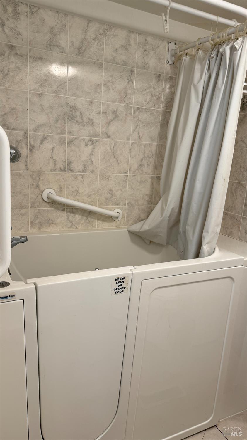 Detail Gallery Image 8 of 10 For 110 San Miguel Rd, Vallejo,  CA 94590 - 3 Beds | 2 Baths