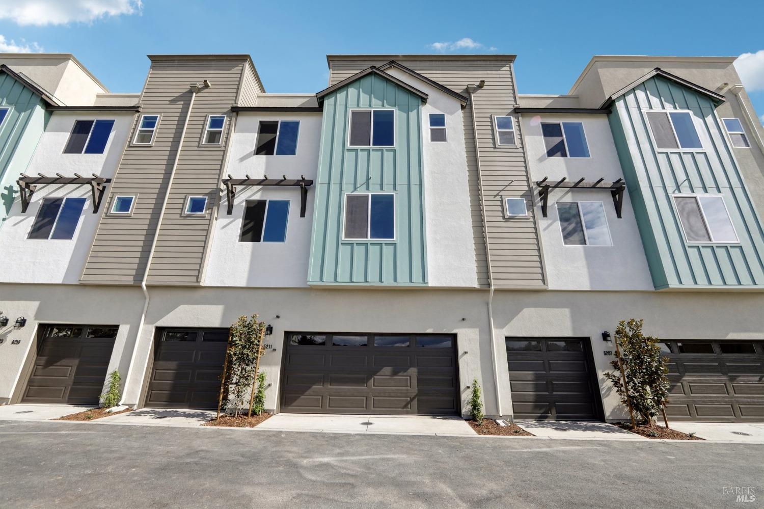 Detail Gallery Image 30 of 31 For 5158 Blossom Cir, Richmond,  CA 94804 - 4 Beds | 4 Baths