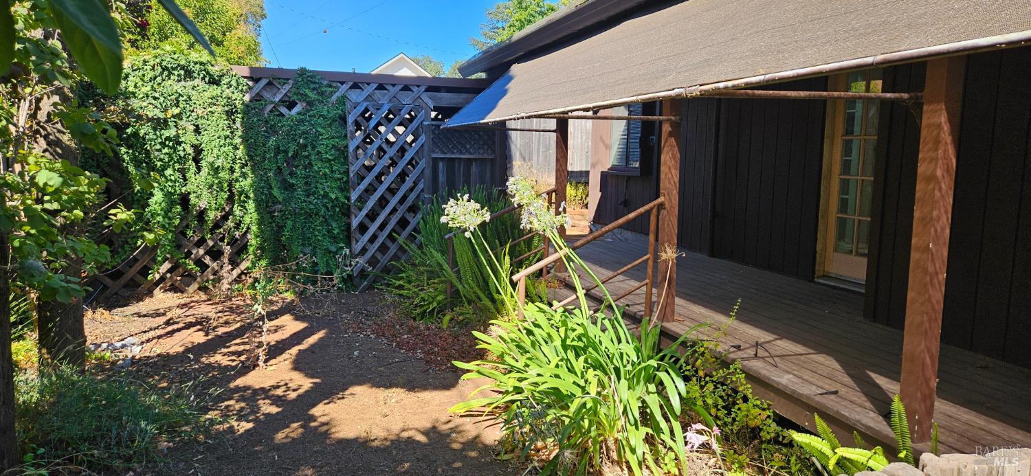 Detail Gallery Image 27 of 41 For 523 Center St, Healdsburg,  CA 95448 - 3 Beds | 2 Baths