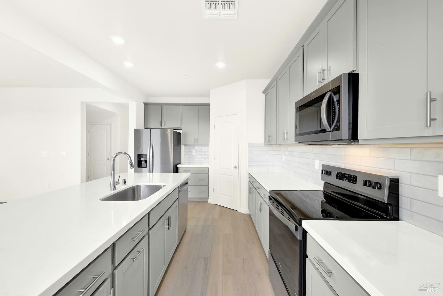 Detail Gallery Image 33 of 89 For 4107 Markovich Ct, San Pablo,  CA 94806 - 4 Beds | 3 Baths