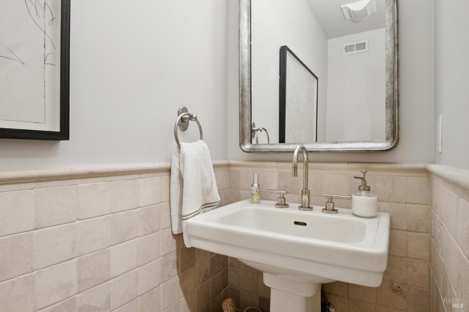 Detail Gallery Image 19 of 53 For 39 Baywood Ter, San Rafael,  CA 94901 - 4 Beds | 2/1 Baths