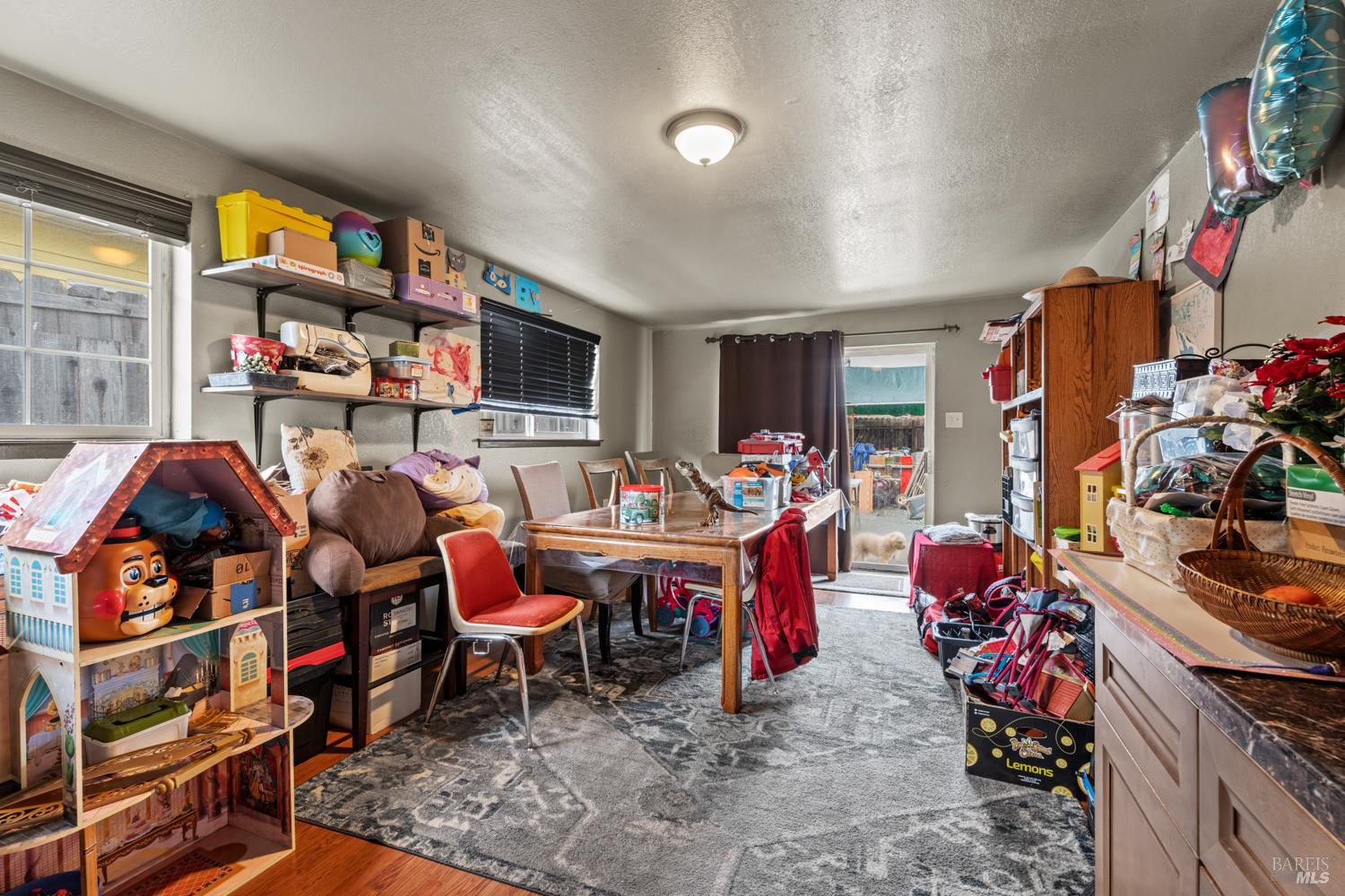 Detail Gallery Image 9 of 15 For 1778 Lockwood Dr, Ukiah,  CA 95482 - 3 Beds | 1 Baths