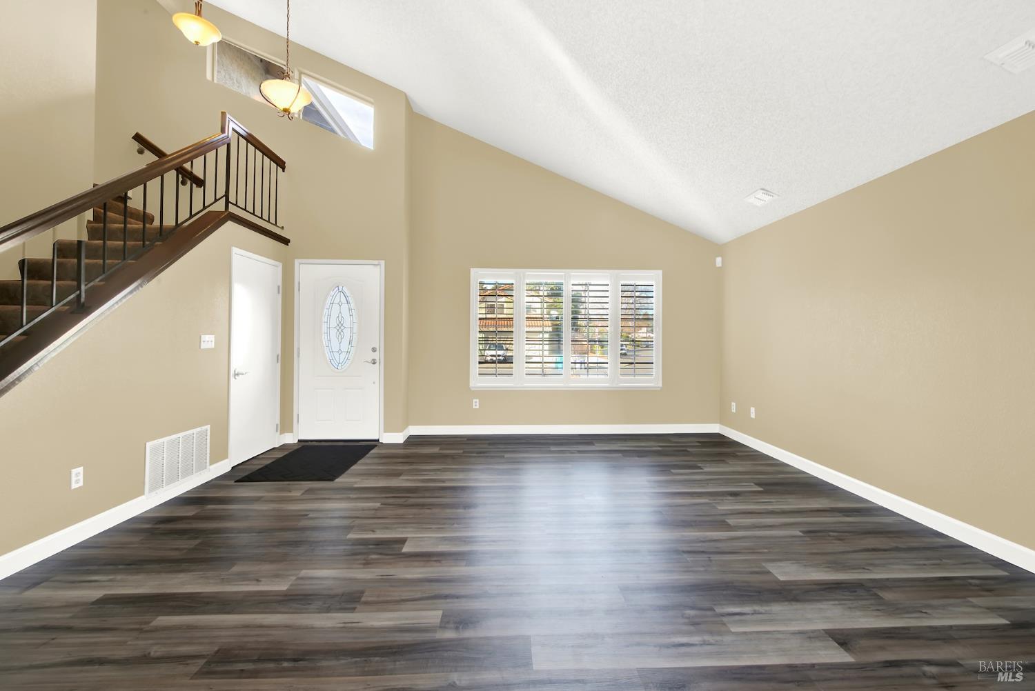 Detail Gallery Image 11 of 83 For 401 Northampton Dr, American Canyon,  CA 94503 - 4 Beds | 3 Baths