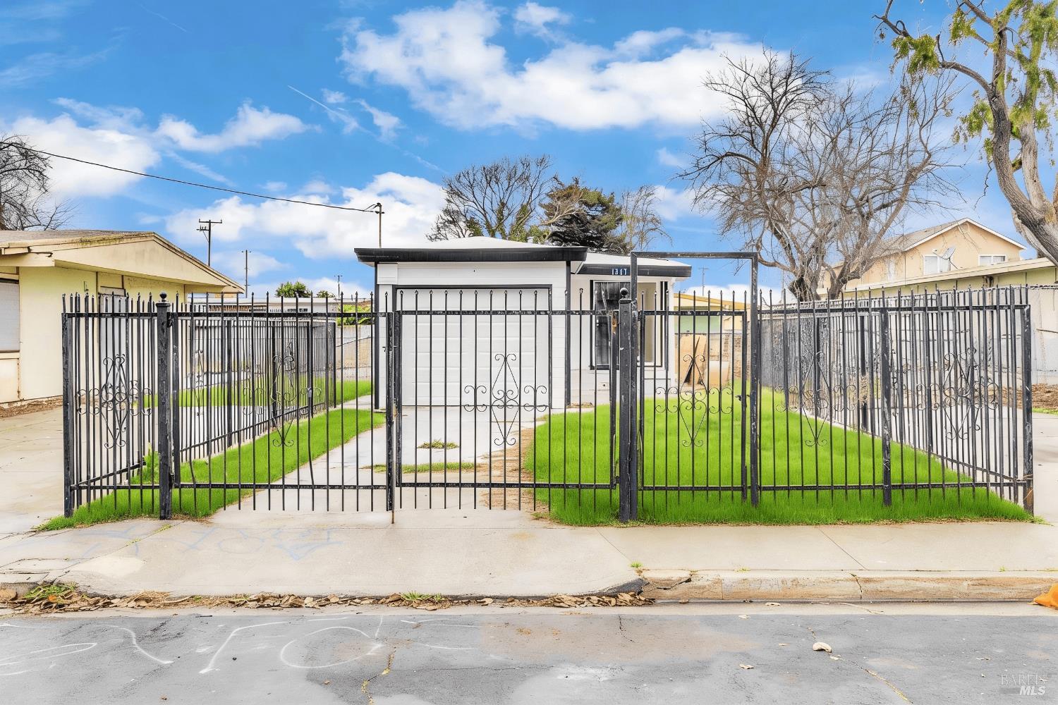 Front Image Thumbnail for BA326001352