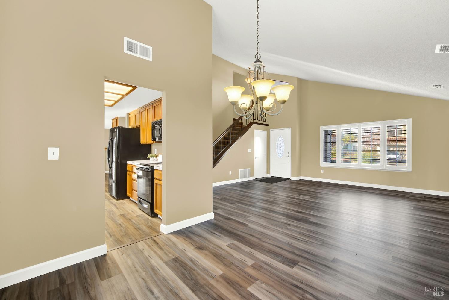 Detail Gallery Image 15 of 83 For 401 Northampton Dr, American Canyon,  CA 94503 - 4 Beds | 3 Baths