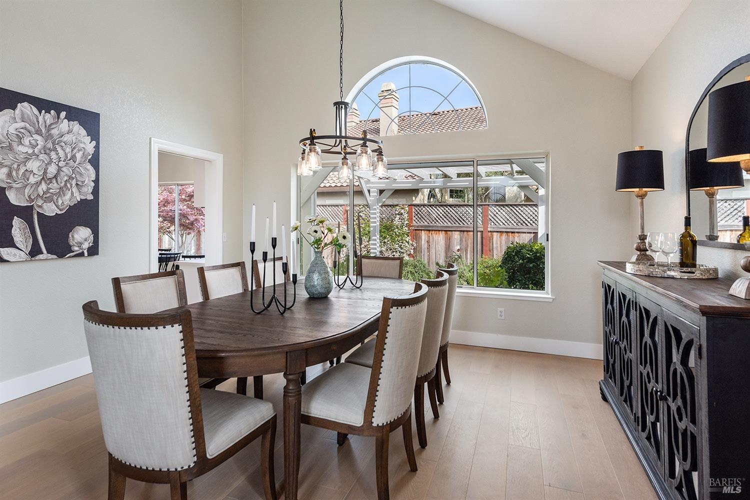 Detail Gallery Image 7 of 44 For 5426 Spring Lake Ct, Santa Rosa,  CA 95409 - 5 Beds | 3 Baths