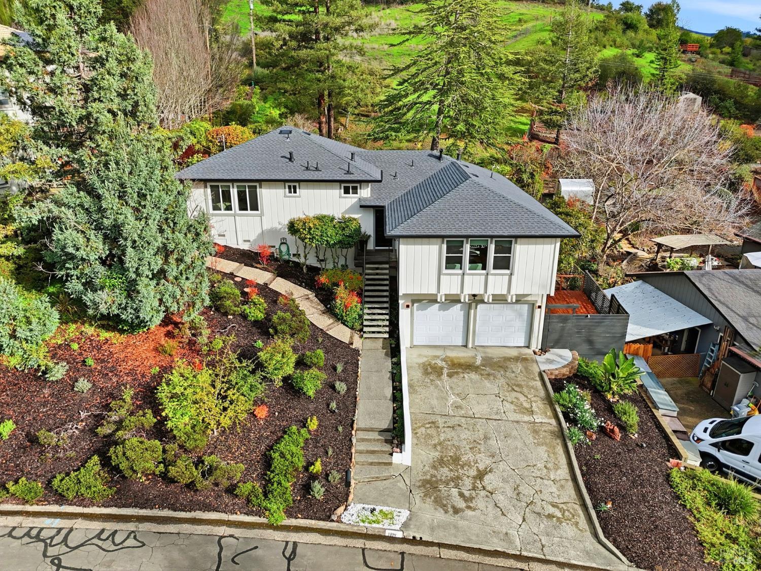 Detail Gallery Image 5 of 68 For 1814 Saint Francis Rd, Santa Rosa,  CA 95409 - 3 Beds | 2 Baths