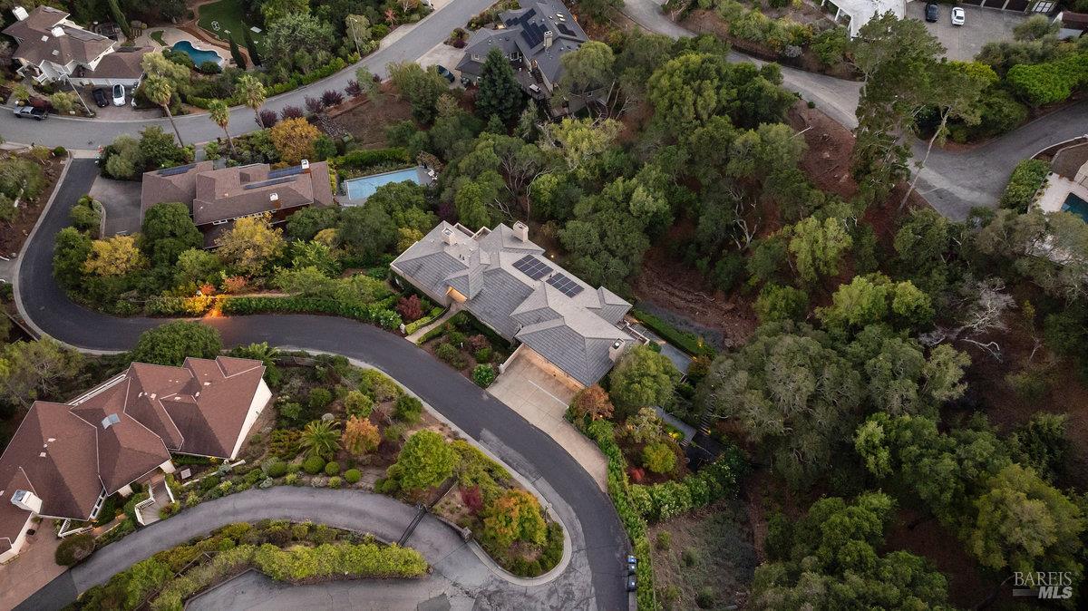 Detail Gallery Image 6 of 32 For 11 Loch Haven Ct, San Rafael,  CA 94901 - 5 Beds | 4/1 Baths