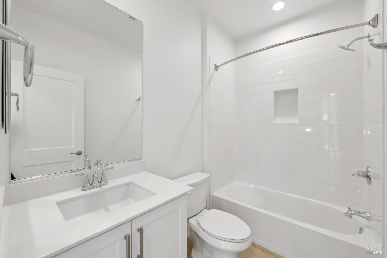 Detail Gallery Image 16 of 31 For 5158 Blossom Cir, Richmond,  CA 94804 - 4 Beds | 4 Baths