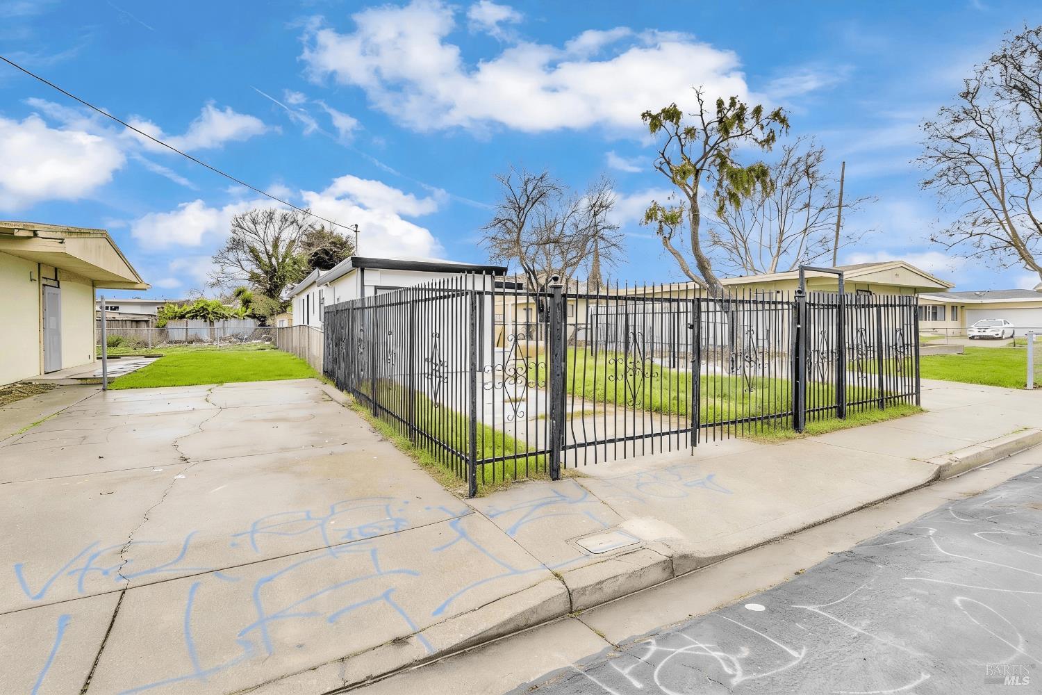 Detail Gallery Image 3 of 21 For 1517 2nd St, Richmond,  CA 94801 - 3 Beds | 1 Baths