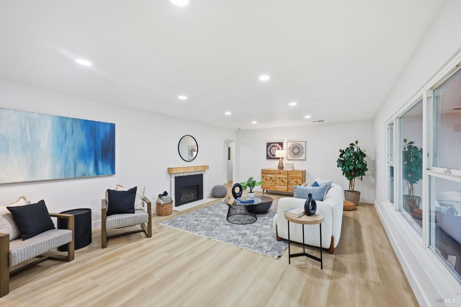 Detail Gallery Image 3 of 20 For 2132 Geary Dr, Santa Rosa,  CA 95404 - 2 Beds | 2 Baths