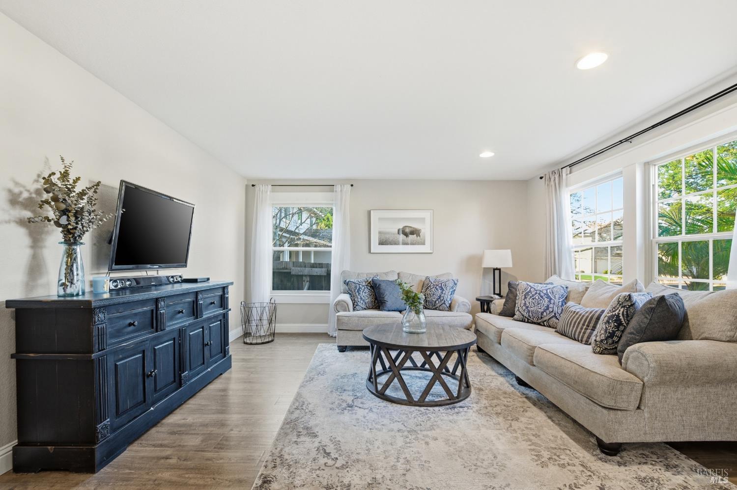 Detail Gallery Image 5 of 38 For 442 Stonewood Dr, Vacaville,  CA 95687 - 4 Beds | 2/1 Baths