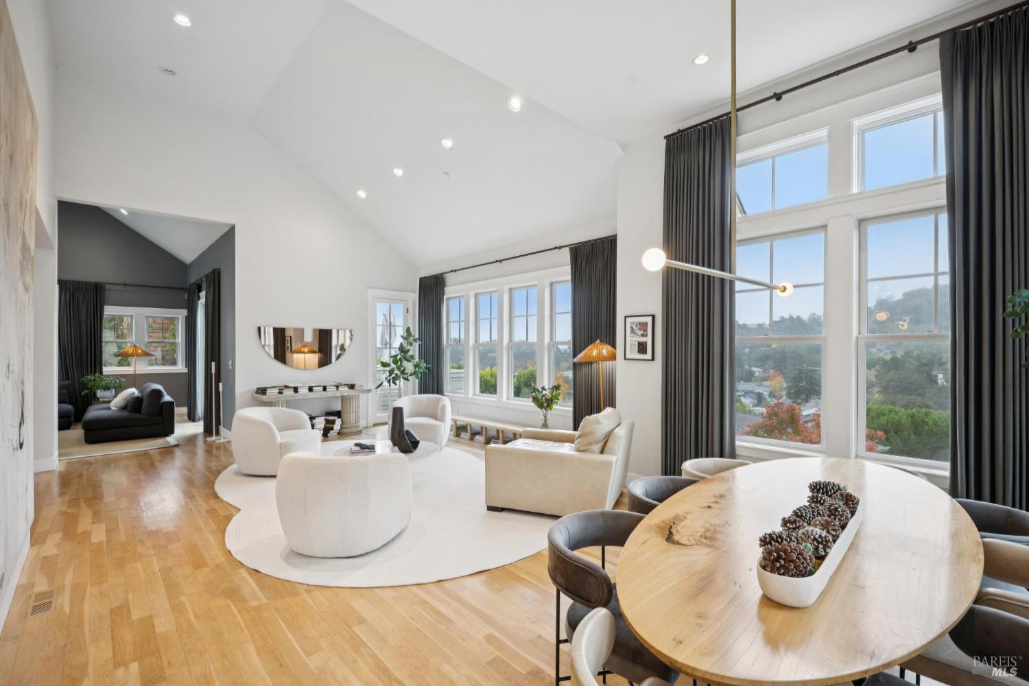 Detail Gallery Image 9 of 53 For 39 Baywood Ter, San Rafael,  CA 94901 - 4 Beds | 2/1 Baths