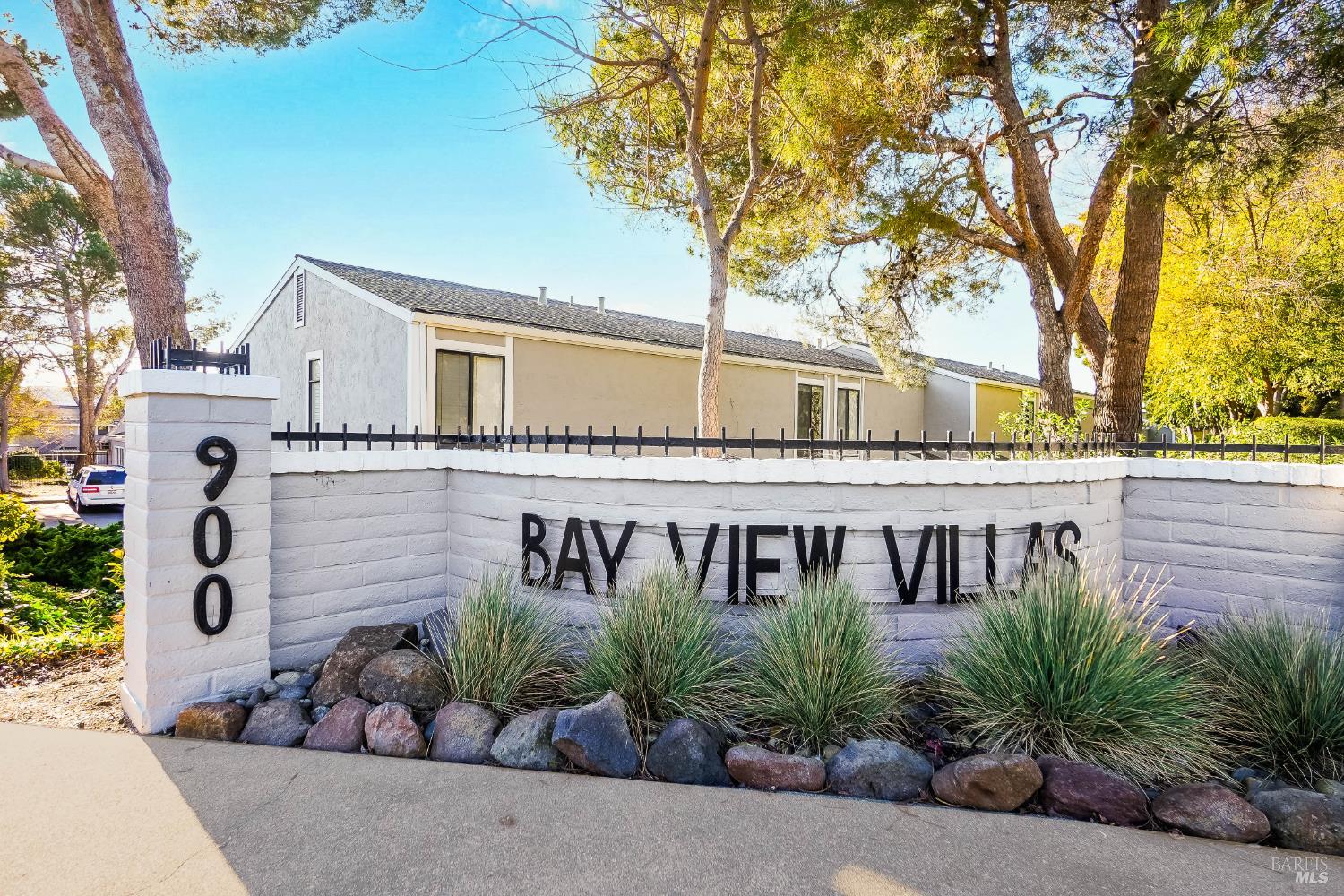 Detail Gallery Image 4 of 50 For 900 Southampton Rd #24,  Benicia,  CA 94510 - 3 Beds | 1/1 Baths