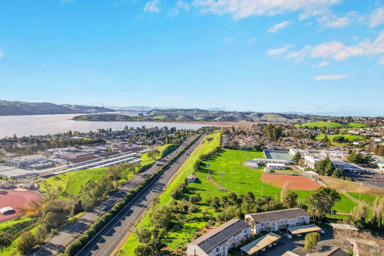 Detail Gallery Image 3 of 50 For 900 Southampton Rd #24,  Benicia,  CA 94510 - 3 Beds | 1/1 Baths