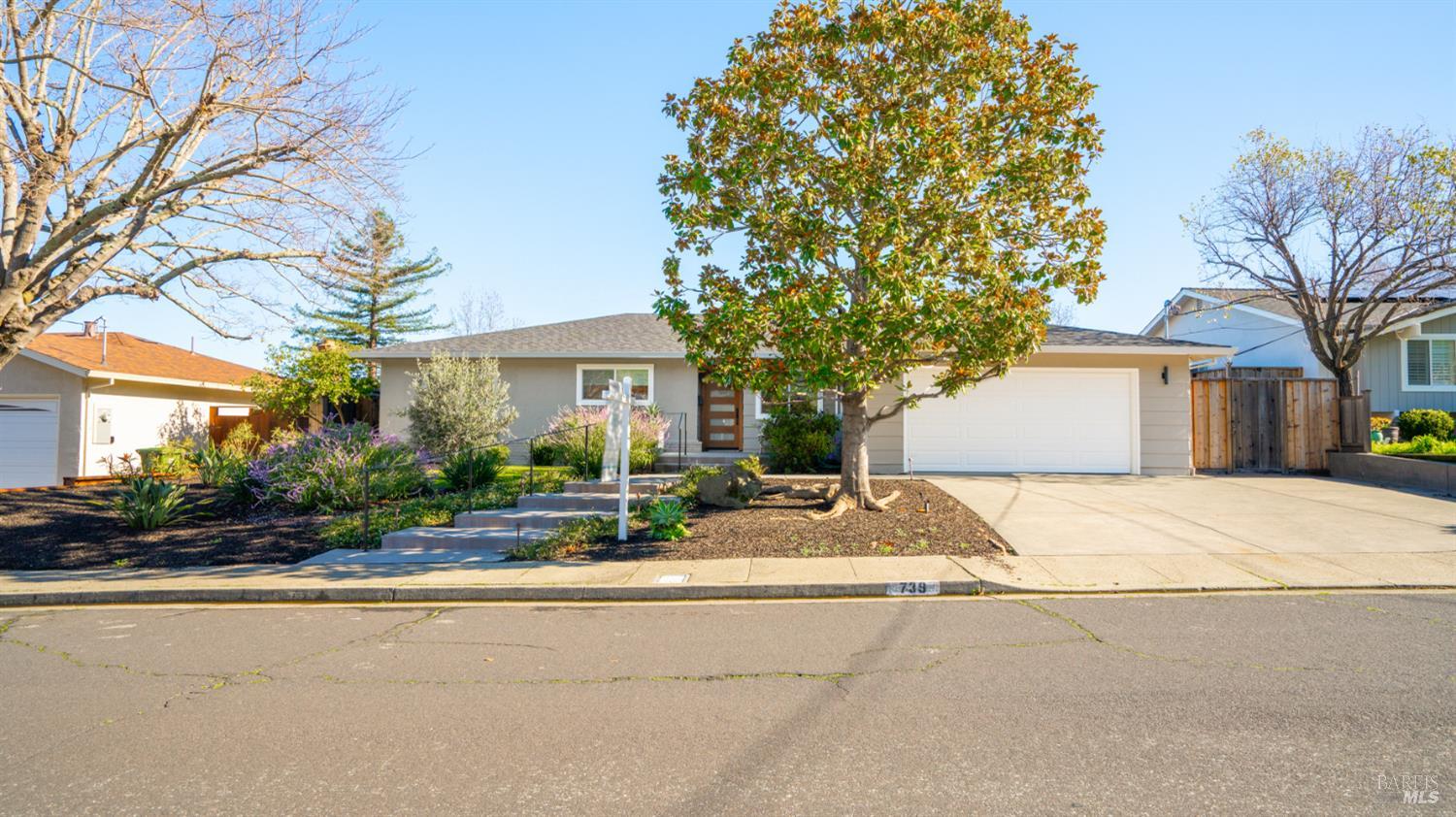 Detail Gallery Image 4 of 47 For 739 Tamarack Dr, San Rafael,  CA 94903 - 3 Beds | 2 Baths