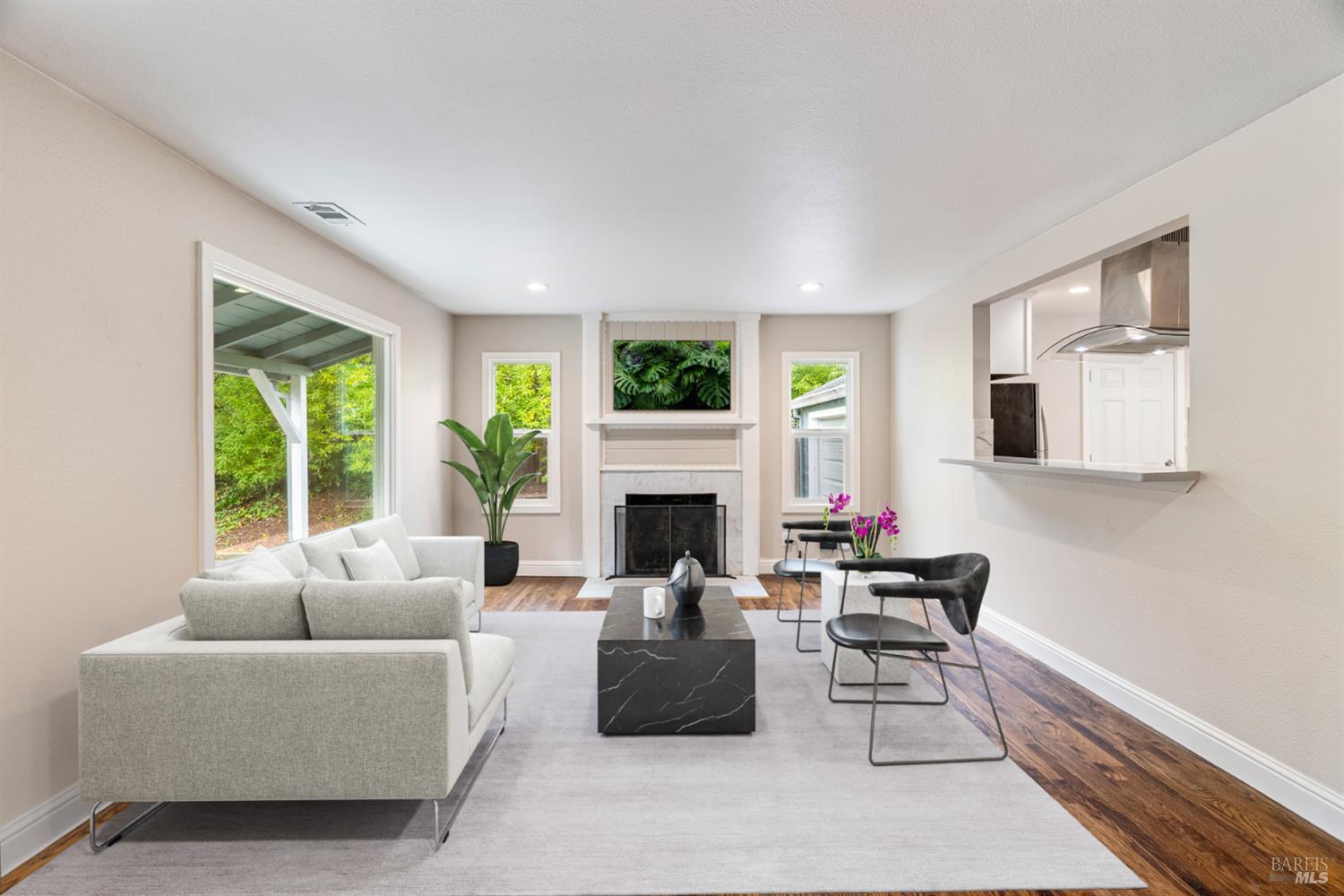 Detail Gallery Image 6 of 22 For 2136 Franklin Ave, Santa Rosa,  CA 95404 - 3 Beds | 2 Baths