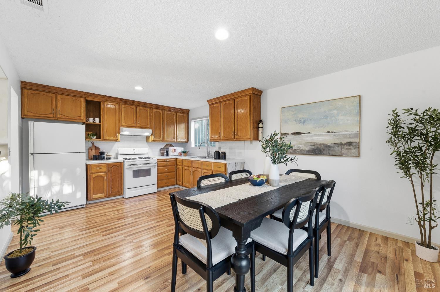 Detail Gallery Image 13 of 38 For 200 Evelyn Cir, Vallejo,  CA 94589 - 3 Beds | 2 Baths