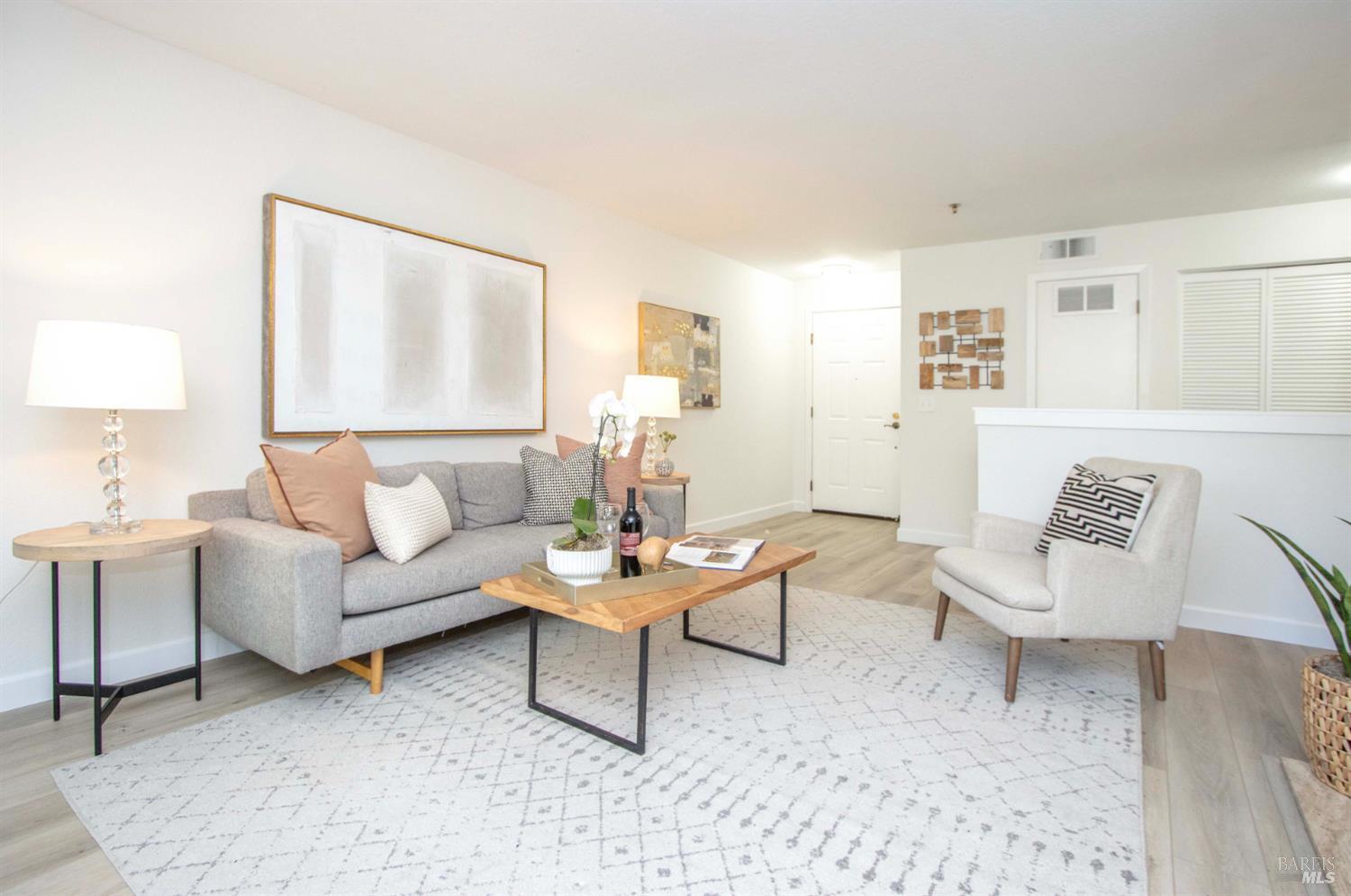 Detail Gallery Image 4 of 29 For 230 Pelican Ln, Novato,  CA 94949 - 3 Beds | 2/1 Baths