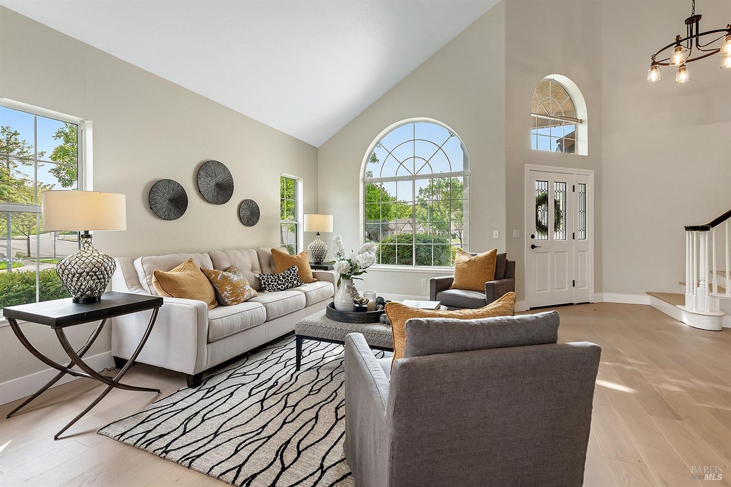 Detail Gallery Image 4 of 44 For 5426 Spring Lake Ct, Santa Rosa,  CA 95409 - 5 Beds | 3 Baths