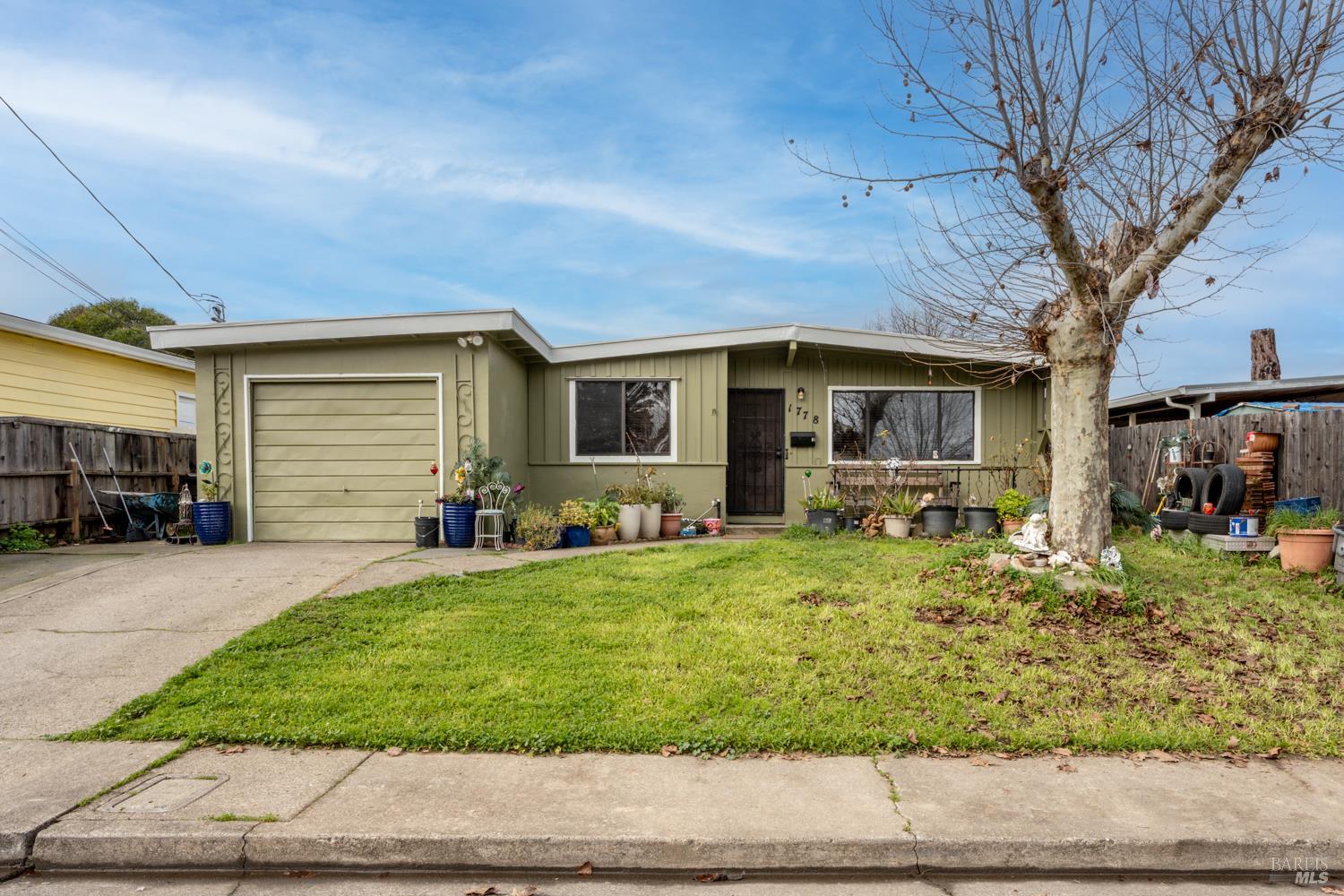 Detail Gallery Image 2 of 15 For 1778 Lockwood Dr, Ukiah,  CA 95482 - 3 Beds | 1 Baths