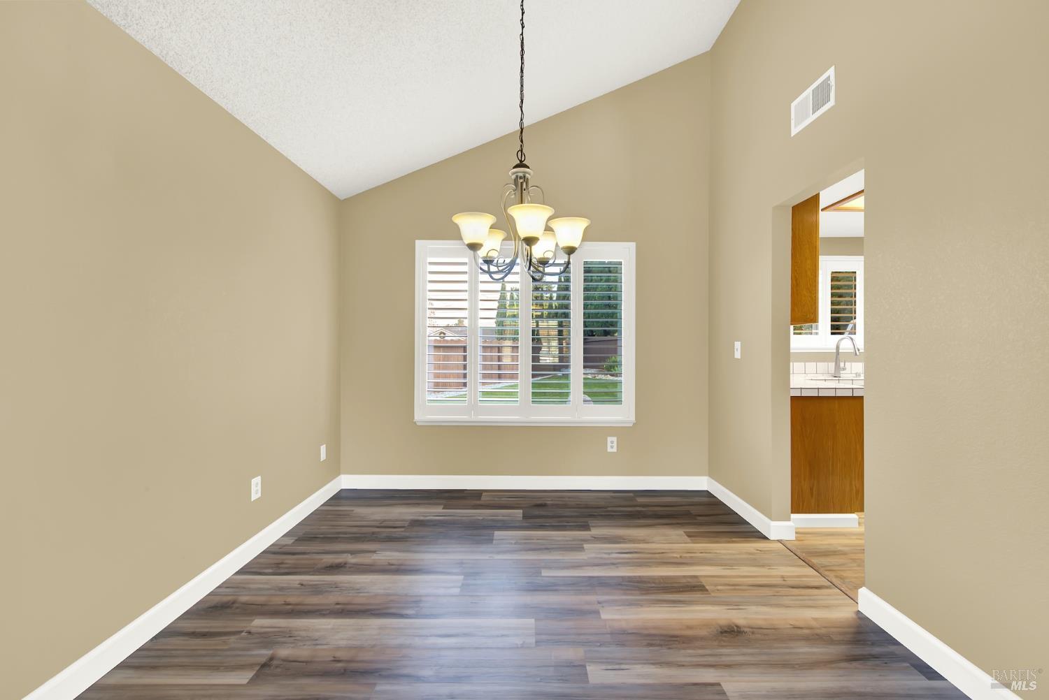 Detail Gallery Image 14 of 83 For 401 Northampton Dr, American Canyon,  CA 94503 - 4 Beds | 3 Baths