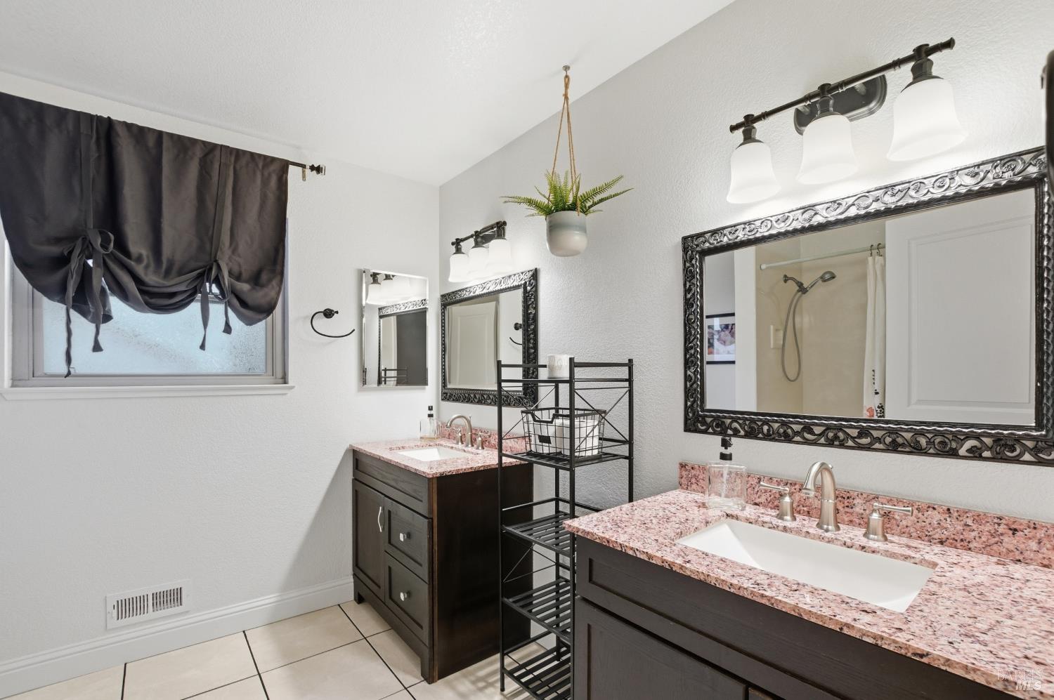 Detail Gallery Image 24 of 38 For 442 Stonewood Dr, Vacaville,  CA 95687 - 4 Beds | 2/1 Baths