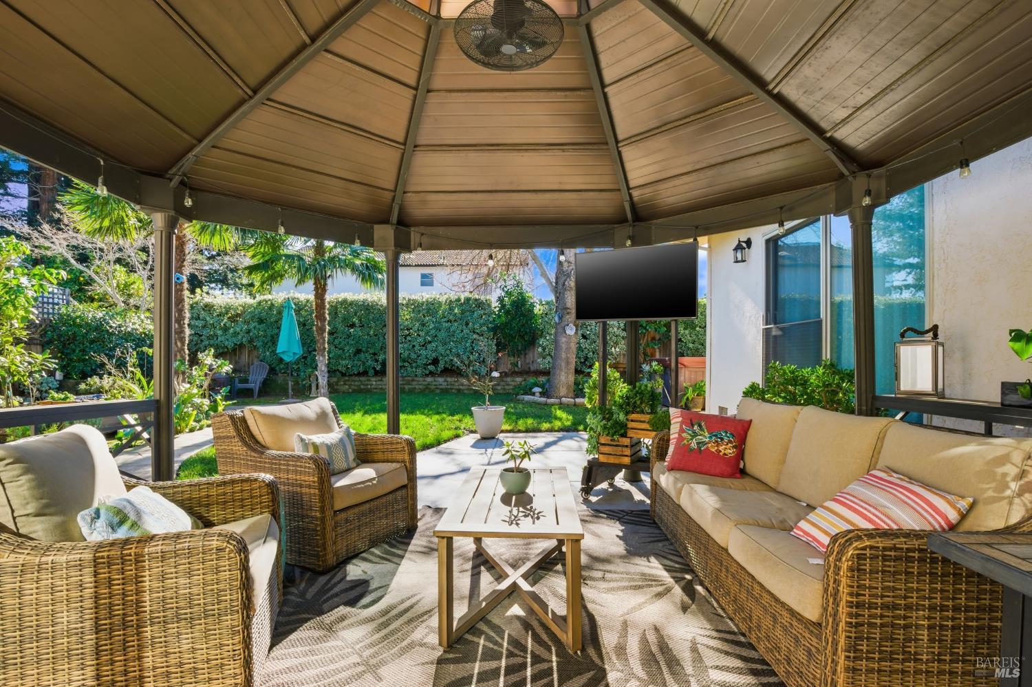 Detail Gallery Image 31 of 38 For 442 Stonewood Dr, Vacaville,  CA 95687 - 4 Beds | 2/1 Baths