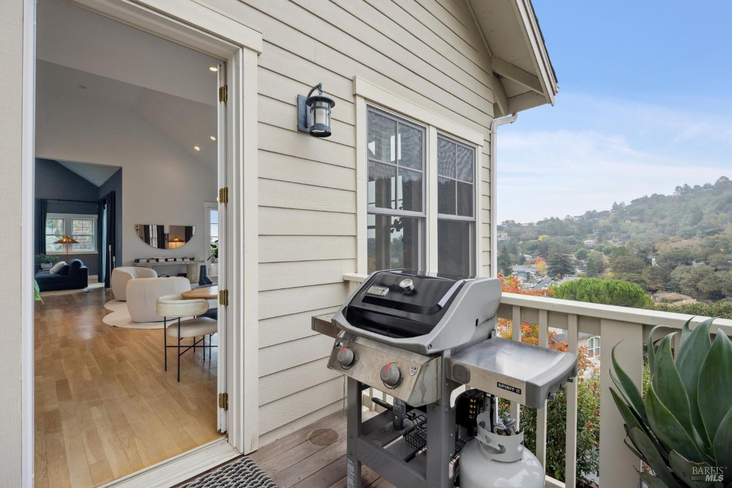 Detail Gallery Image 13 of 53 For 39 Baywood Ter, San Rafael,  CA 94901 - 4 Beds | 2/1 Baths