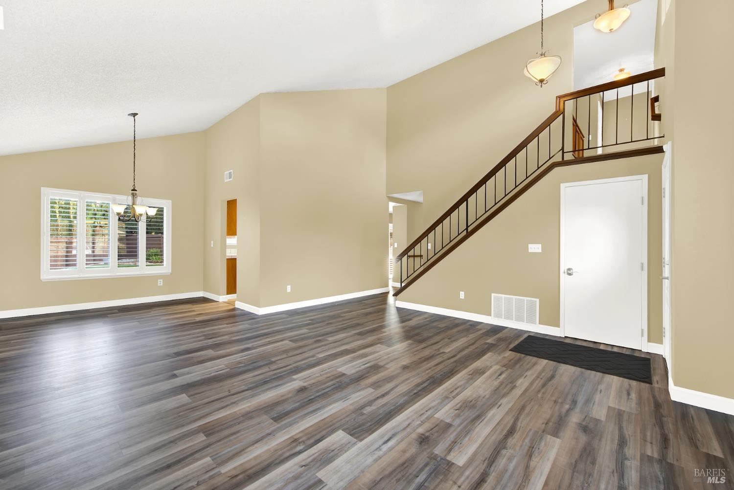 Detail Gallery Image 13 of 83 For 401 Northampton Dr, American Canyon,  CA 94503 - 4 Beds | 3 Baths