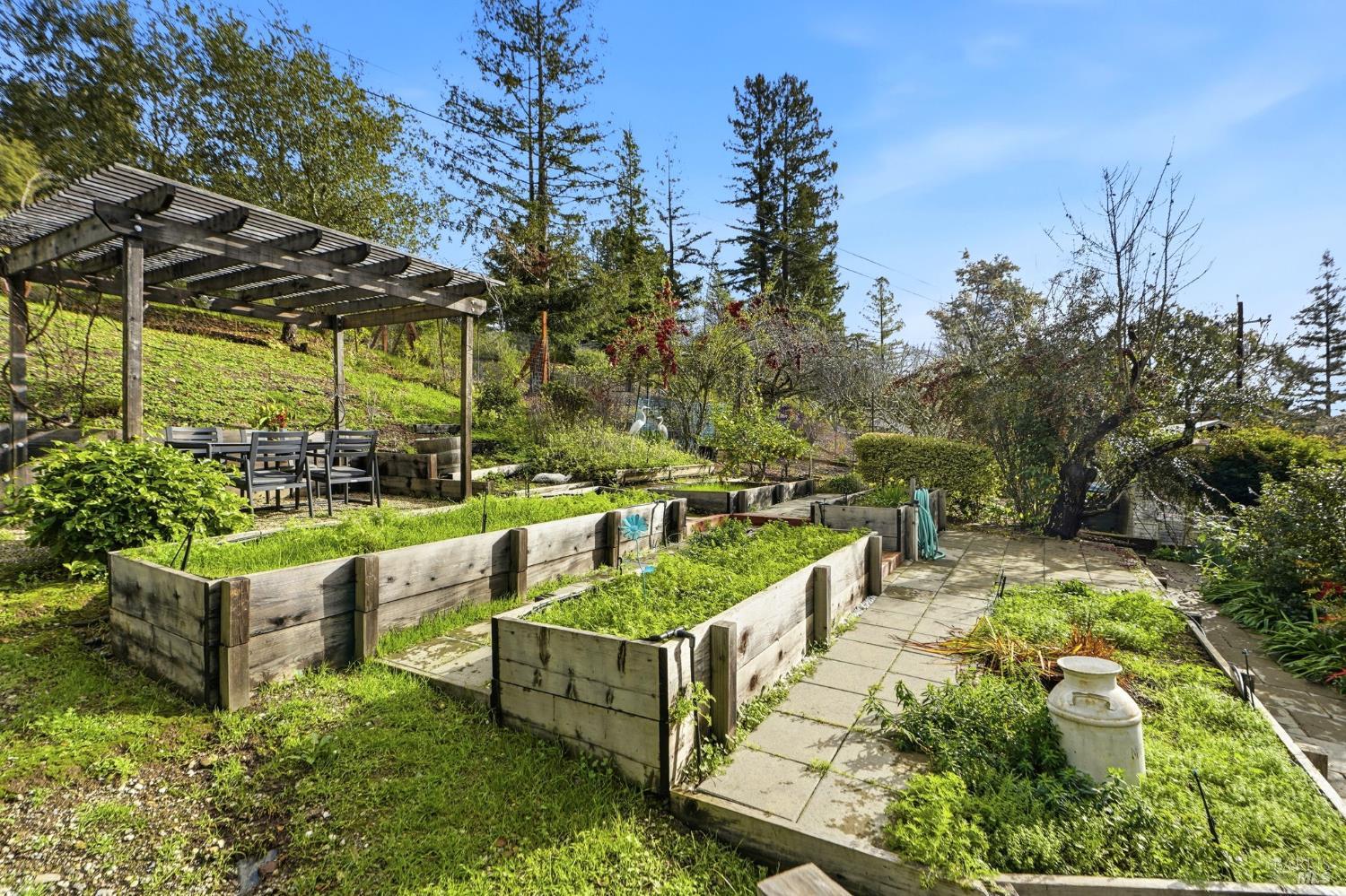 Detail Gallery Image 40 of 68 For 1814 Saint Francis Rd, Santa Rosa,  CA 95409 - 3 Beds | 2 Baths