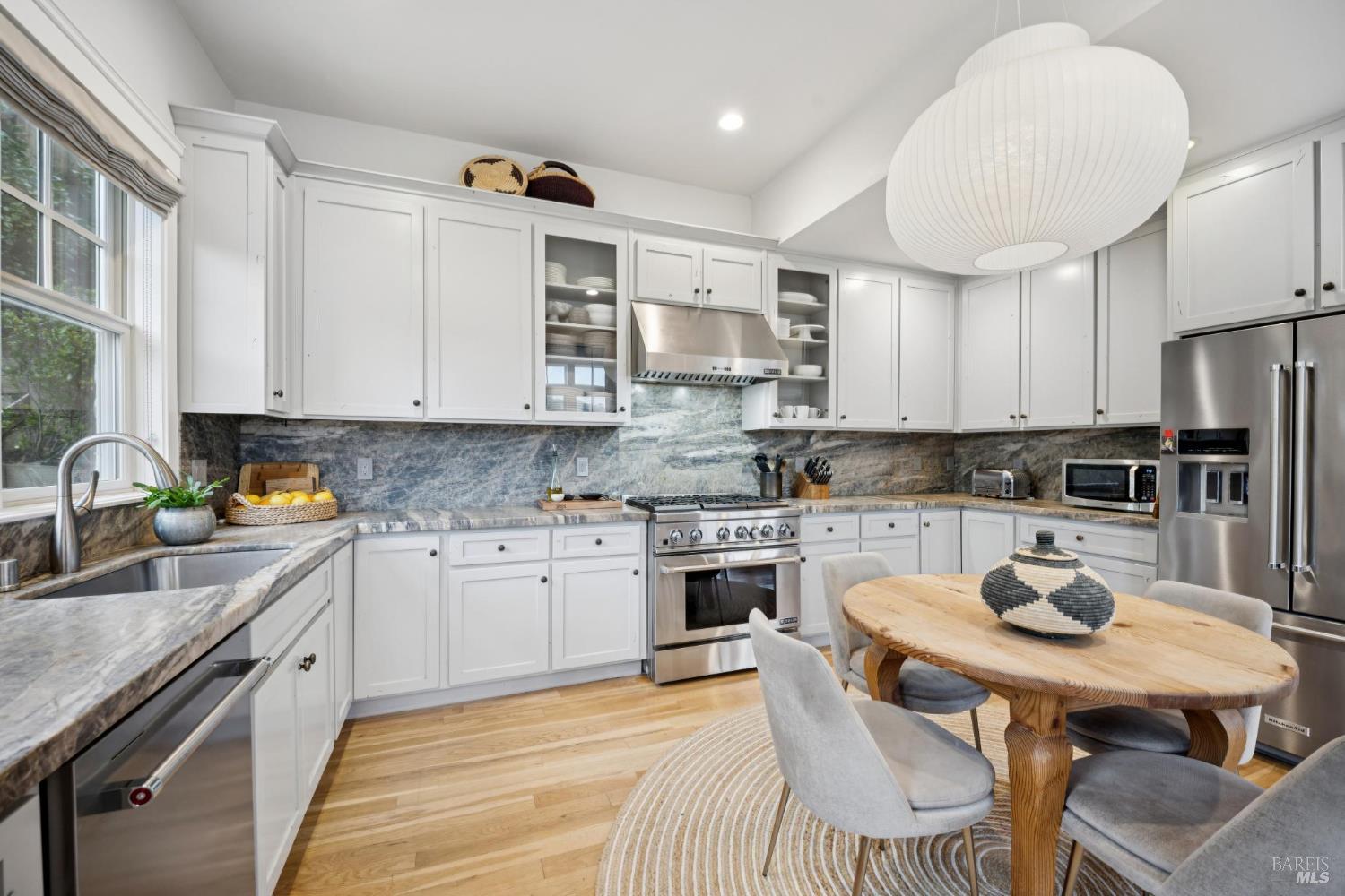 Detail Gallery Image 16 of 53 For 39 Baywood Ter, San Rafael,  CA 94901 - 4 Beds | 2/1 Baths