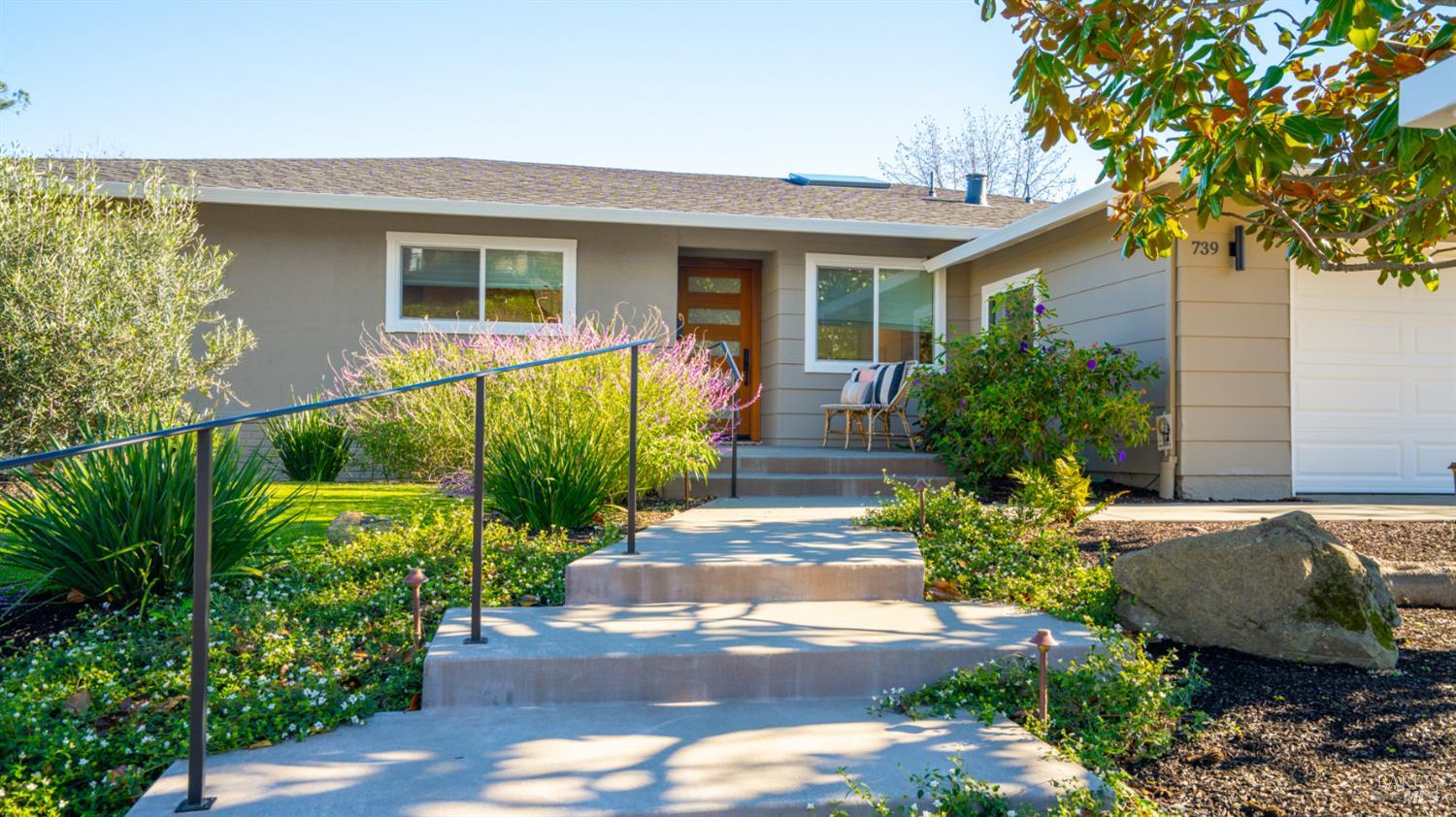 Detail Gallery Image 5 of 47 For 739 Tamarack Dr, San Rafael,  CA 94903 - 3 Beds | 2 Baths