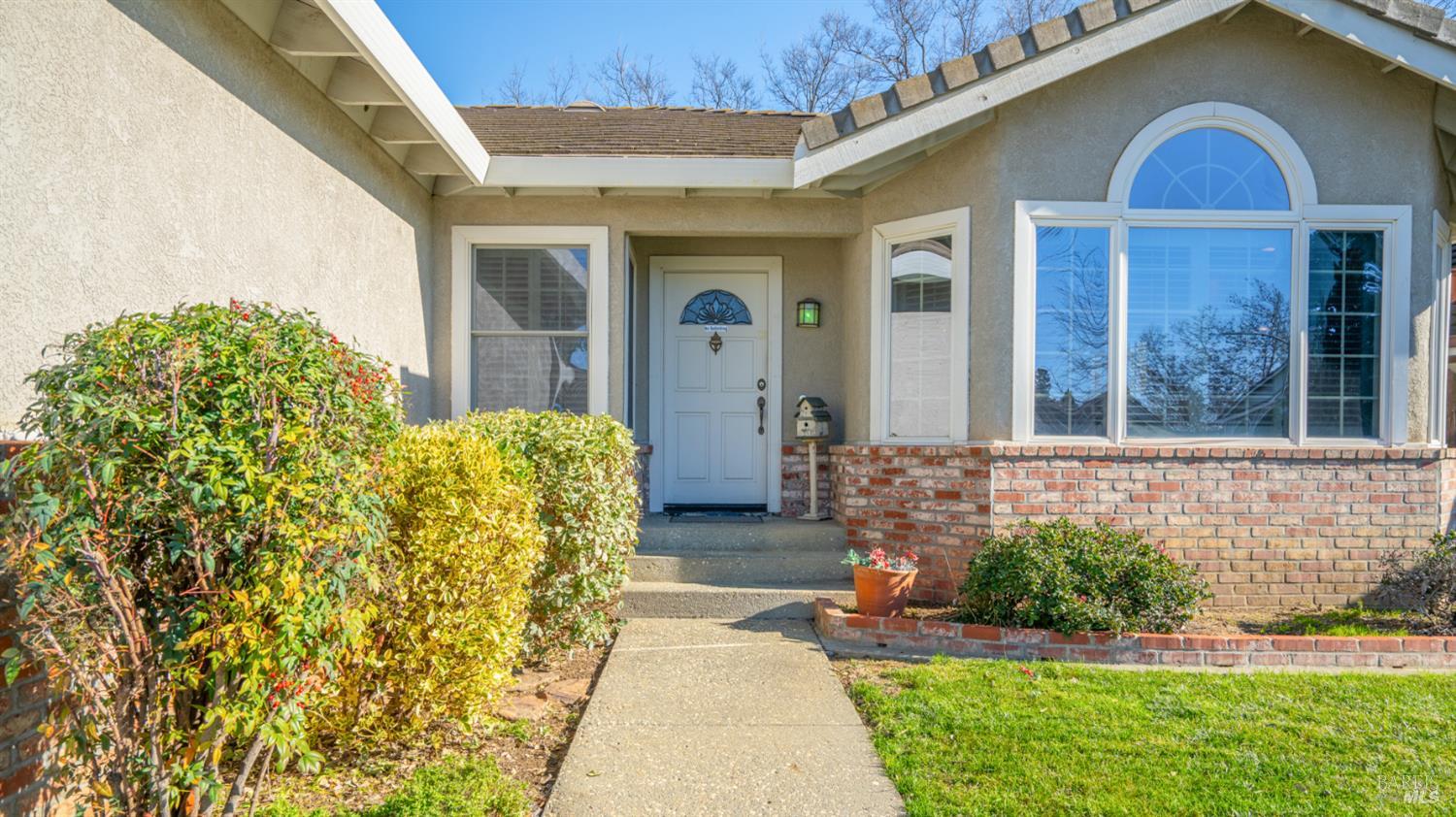 Detail Gallery Image 2 of 44 For 160 Lynd Way, Dixon,  CA 95620 - 3 Beds | 2/1 Baths