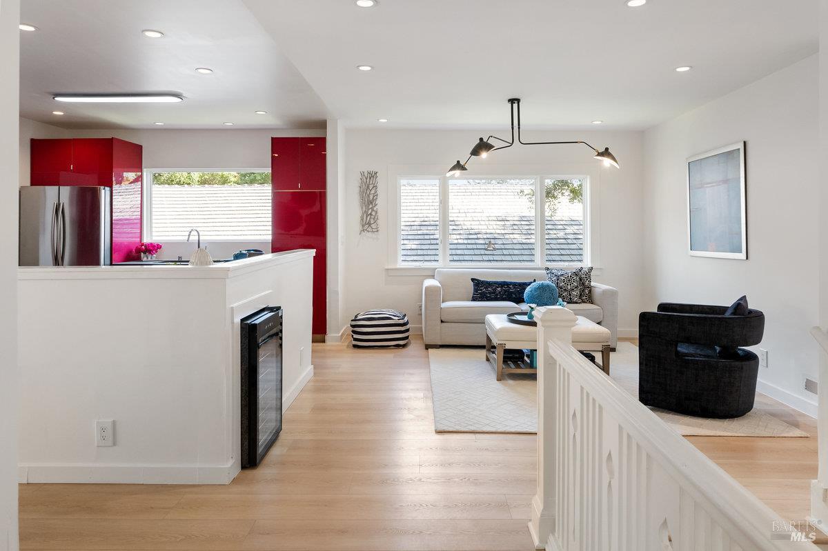 Detail Gallery Image 8 of 31 For 338 Paloma Ave, San Rafael,  CA 94901 - 4 Beds | 2/1 Baths